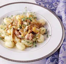 Ньоки из картофеля с колбасками и грибами
